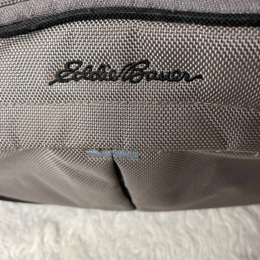 Eddie Bauer diaper bag with many pockets. Duffel.